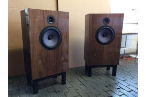 DeVORE FIDELITY | Orangutan Custom | Walnut